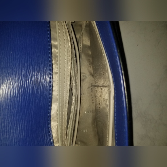 DKNY bag - Picture 4 of 10